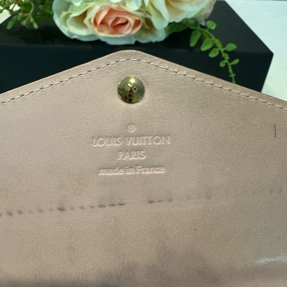 Authentic Louis Vuitton Sarah vernis wallet - Picture 9 of 14